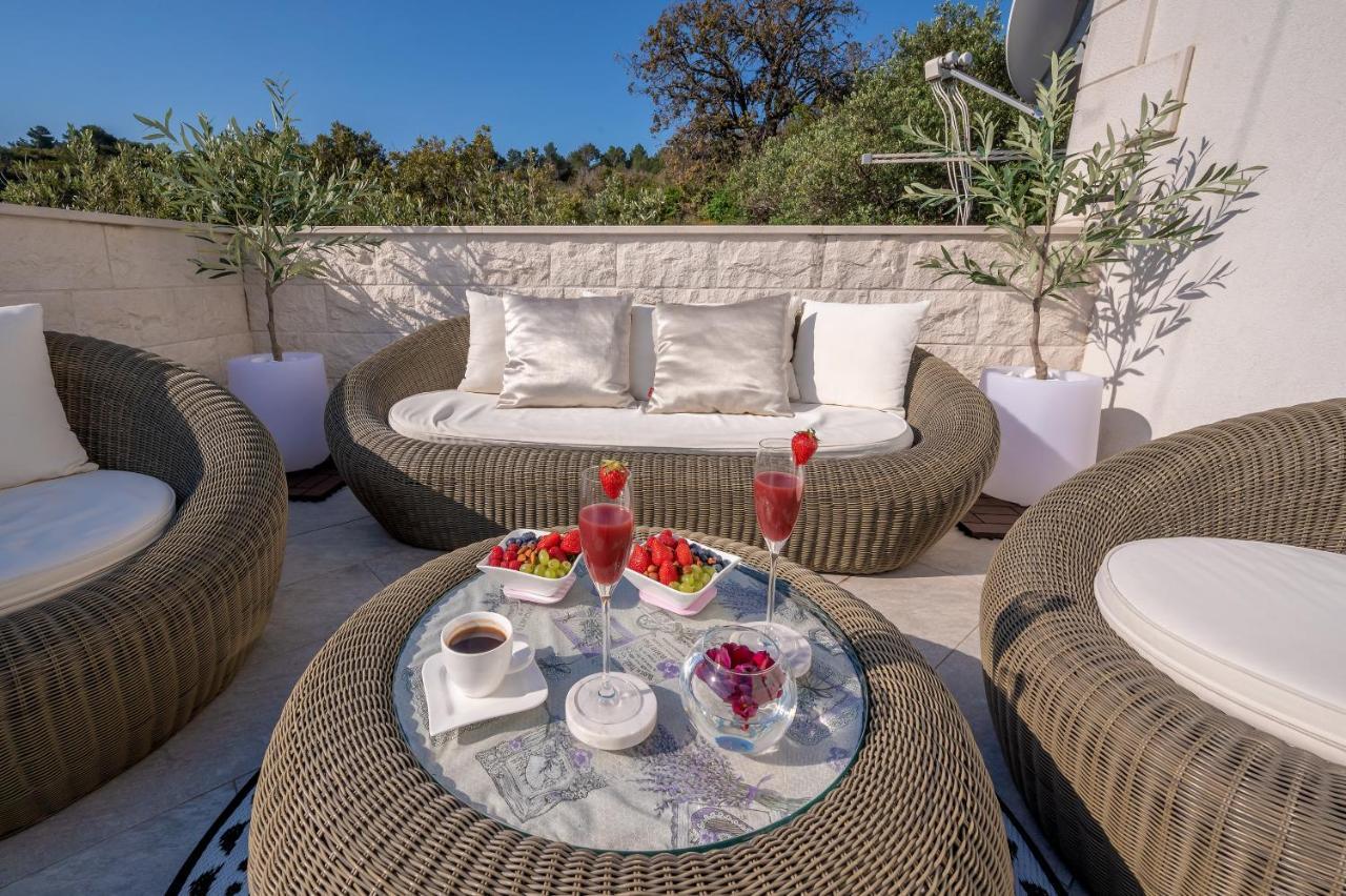 Uniquely Designed Villa Ivana With Outdoor Jacuzzi Nearby The Pebble Banje Beach At The Island Of Solta Rogac Luaran gambar