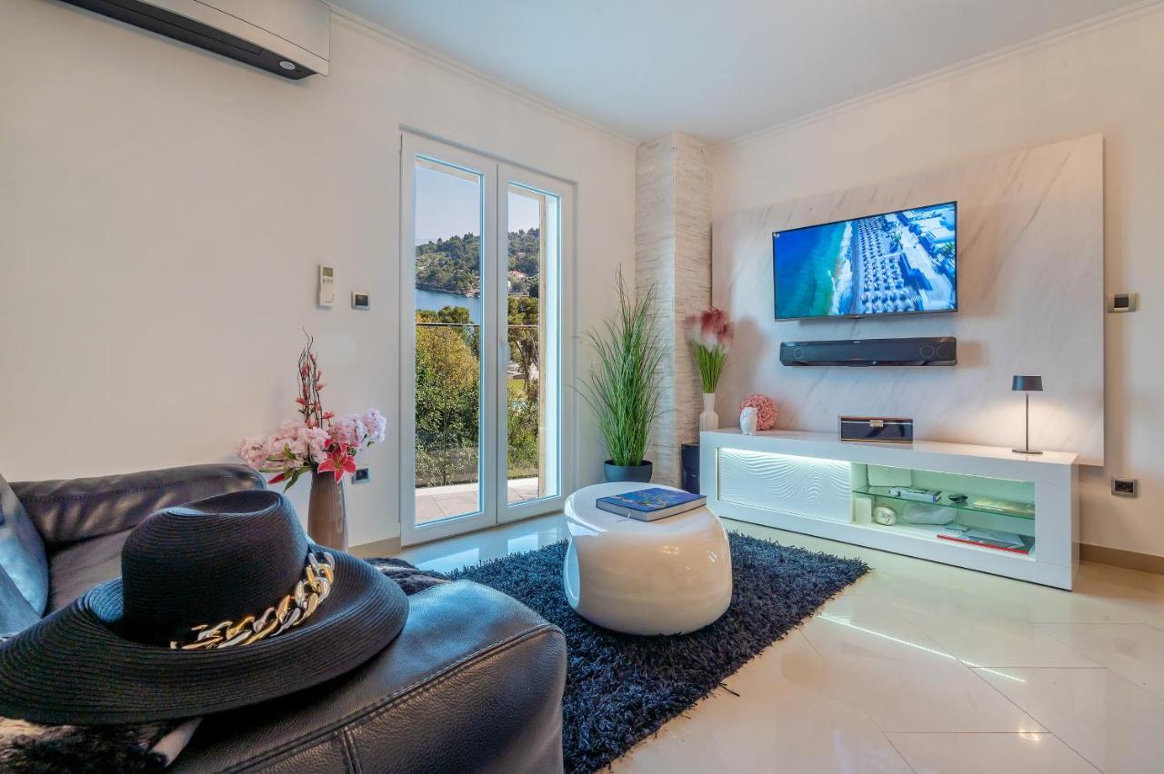 Uniquely Designed Villa Ivana With Outdoor Jacuzzi Nearby The Pebble Banje Beach At The Island Of Solta Rogac Luaran gambar