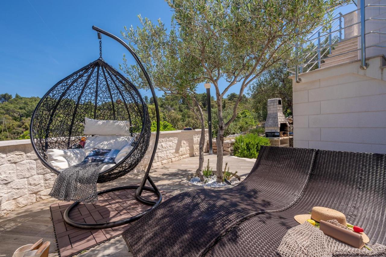 Uniquely Designed Villa Ivana With Outdoor Jacuzzi Nearby The Pebble Banje Beach At The Island Of Solta Rogac Luaran gambar