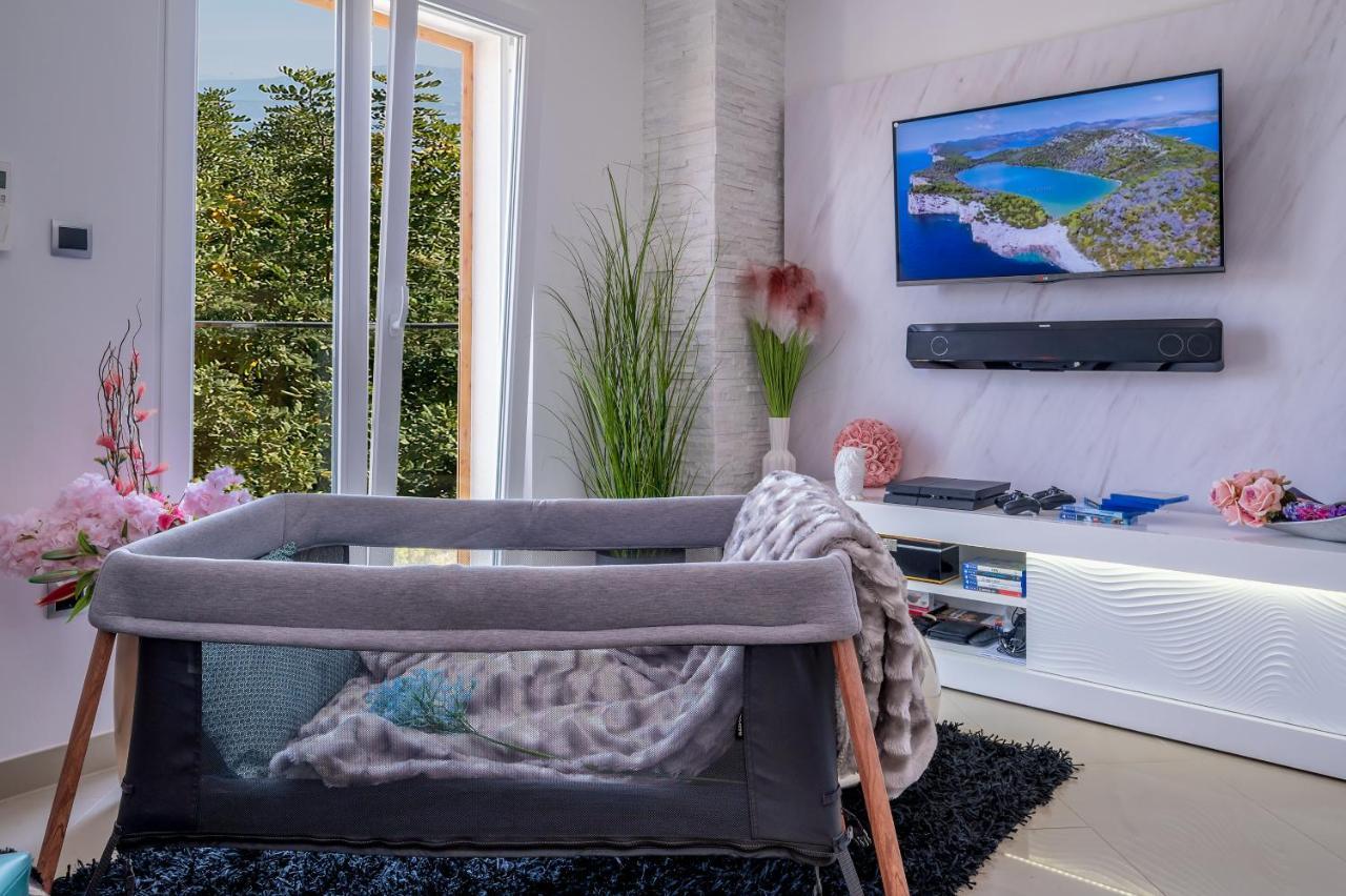 Uniquely Designed Villa Ivana With Outdoor Jacuzzi Nearby The Pebble Banje Beach At The Island Of Solta Rogac Luaran gambar